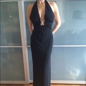 Black formal gown. Cache size 4